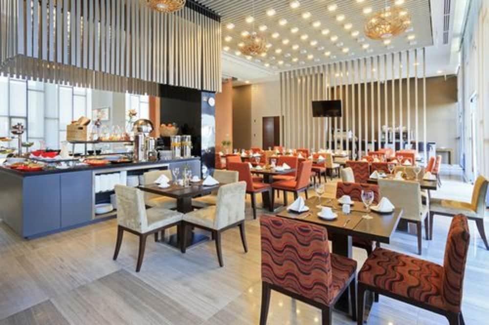 Manquehue Aeropuerto Hotel 4*