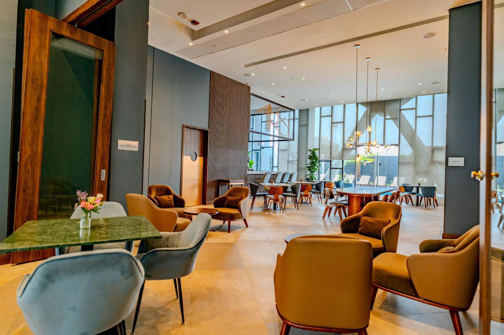 Courtyard By Marriott Airport Hotel 4*